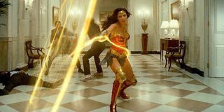 Gal Gadot in costume / lasso in Wonder woman 1984