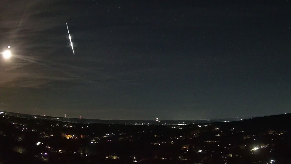 A full moon with a chance of fireballs: Don't miss the Southern Taurid meteor shower peak tomorrow