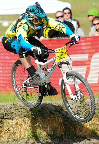 Mick Hannah (GT) comes over a wedge near the bottom of the course.