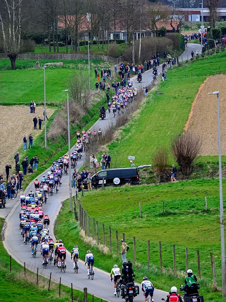 E3 Saxo Classic 2025 : Un affrontement palpitant sur les pavés belges