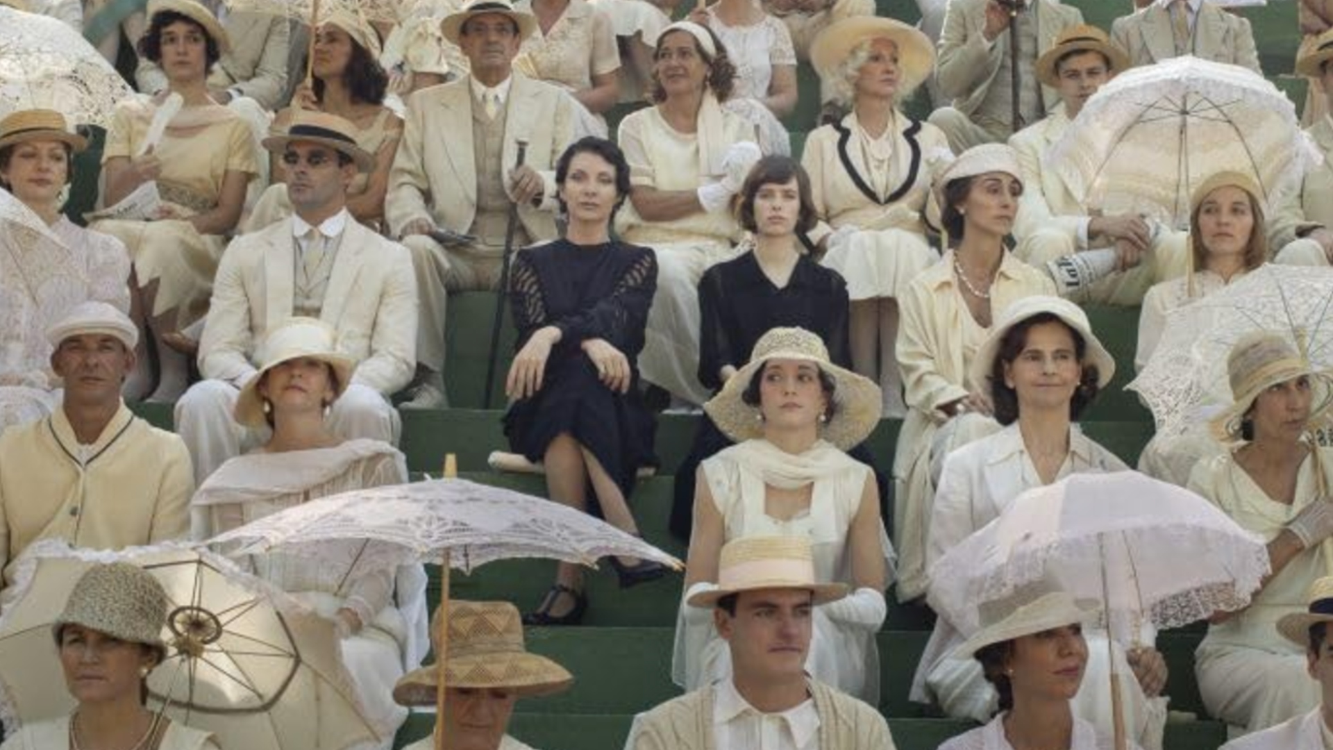 Hildegart sits with her mother, Aurora, dressed in black in a crowd of white clothes