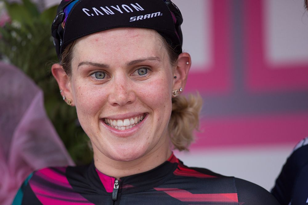 Tiffany Cromwell (CANYON//SRAM Racing) wins the sprint finish to Giro Rosa 2016 - Stage 4