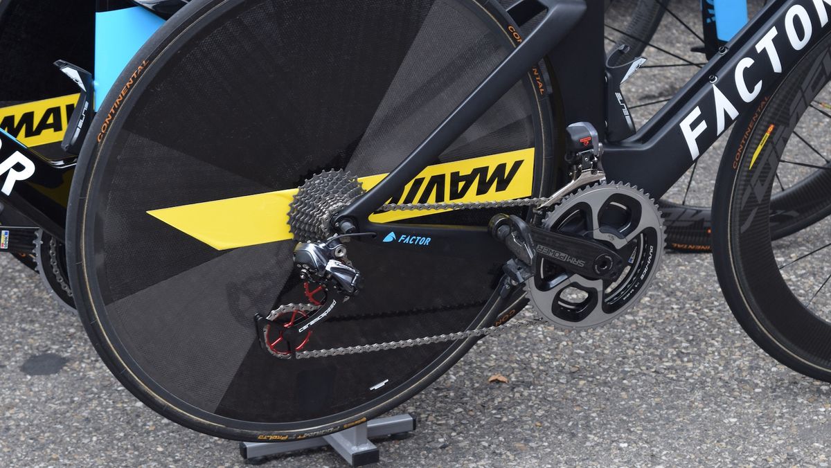 The Factor Slicks are paired with Mavic Comete wheels