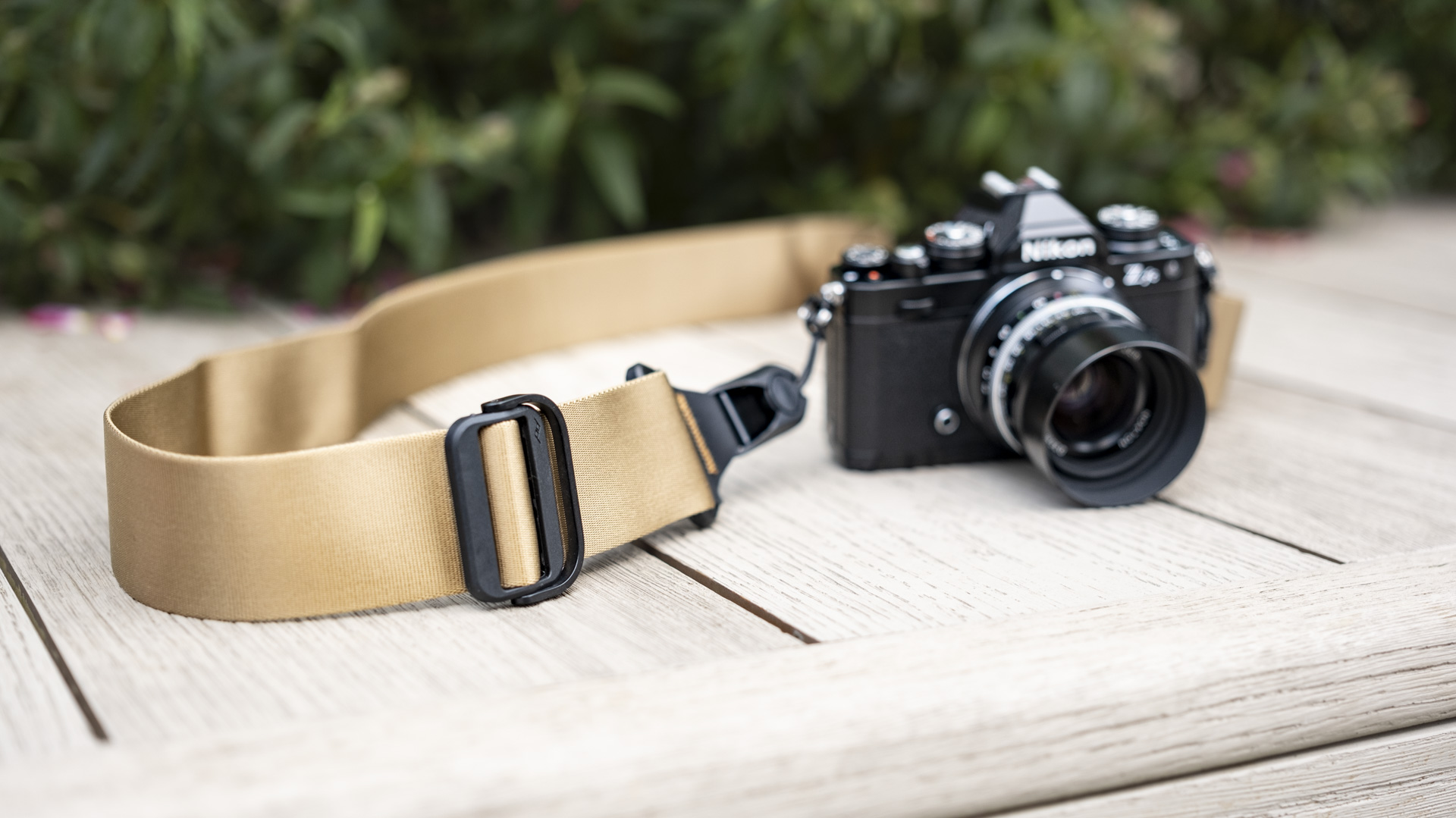 حزام منزلق بتصميم الذروة بلون 