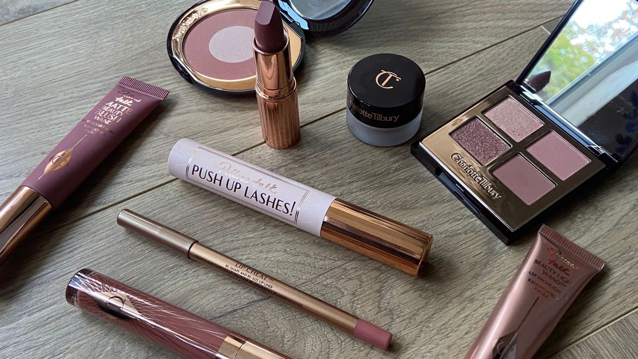 Charlotte Tilbury Pillow Talk - a flat lay of Charlotte Tilbury pillow talk products