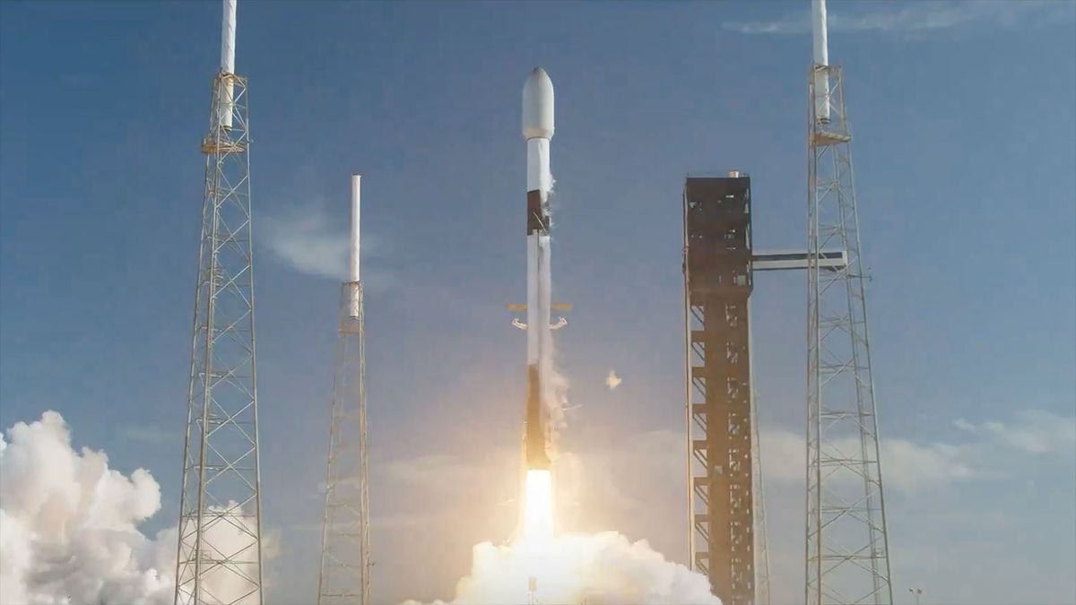 SpaceX lanza 23 satélites Starlink desde Florida