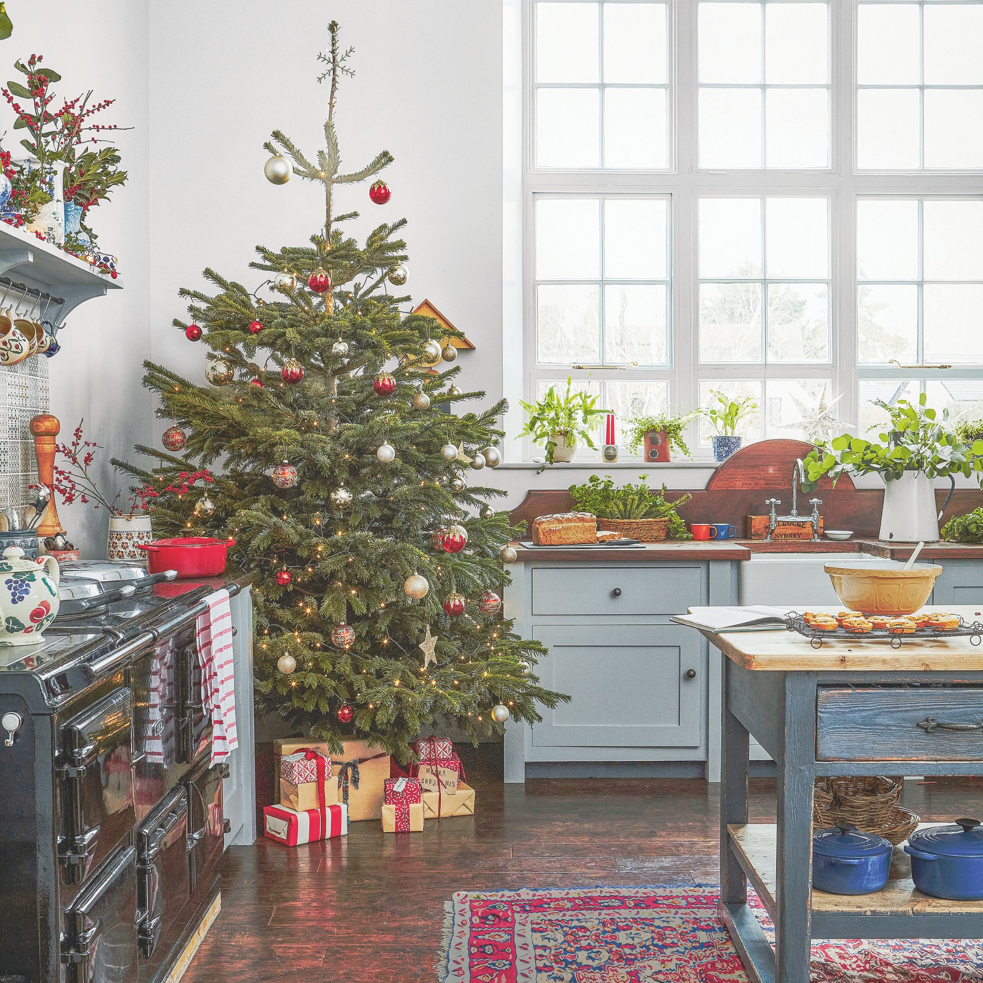 Cottage-style kitchen with a christmas tree in the corner