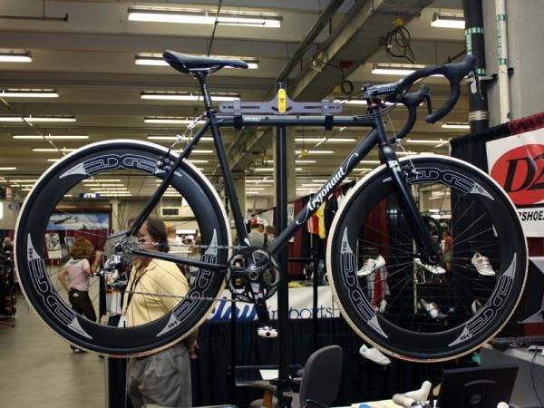 Argonaut Cycles demonstrates that it's not just about classic-looking randonneurs and townies; it's more than capable of making full-blown race bikes as well.
