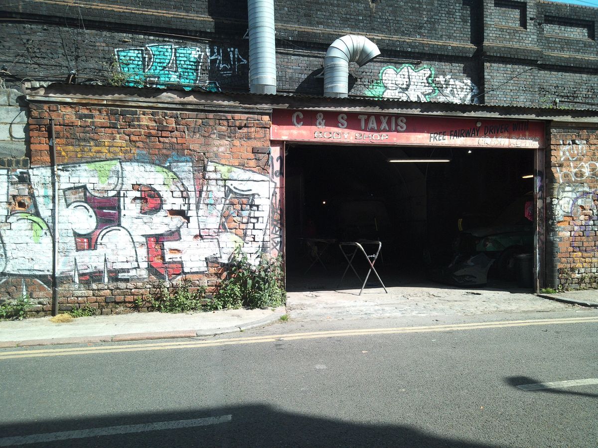 Camp Snap CS-Pro sample image showing garage next to graffiti-covered wall, colors are natural and true-to-life
