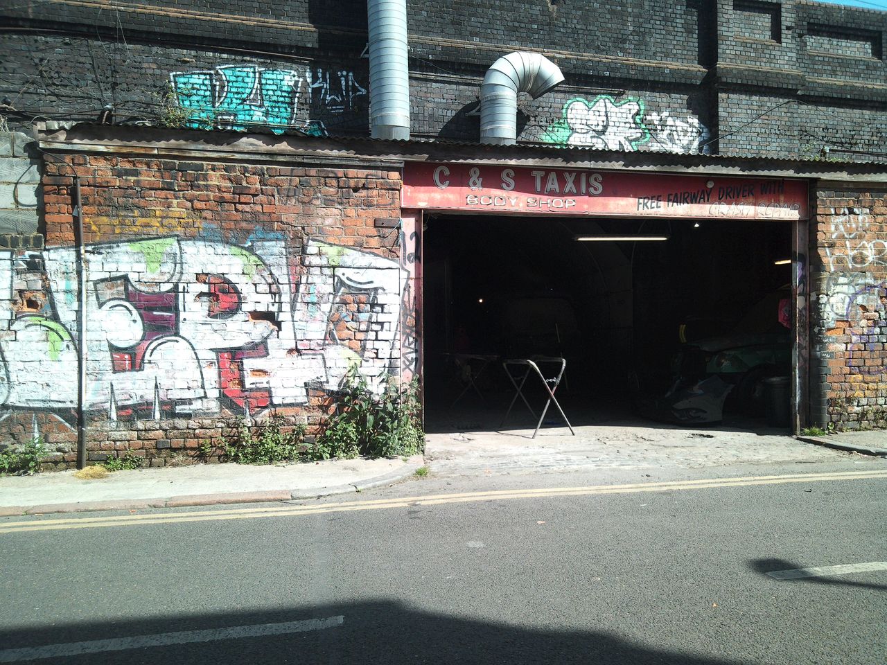 Camp Snap CS-Pro sample image showing garage next to graffiti-covered wall, colors are natural and true-to-life