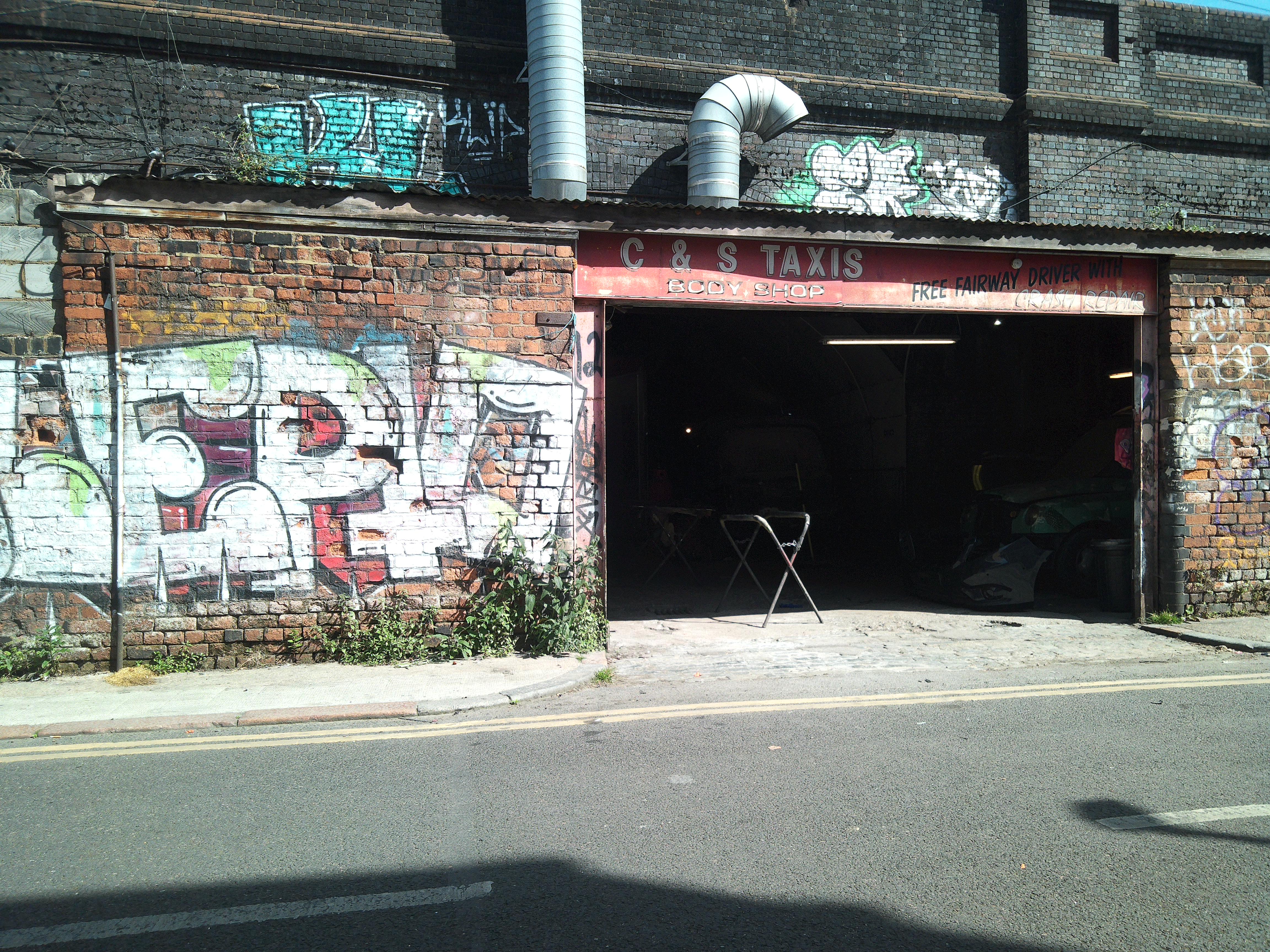 Camp Snap CS-Pro sample image showing garage next to graffiti-covered wall, colors are natural and true-to-life