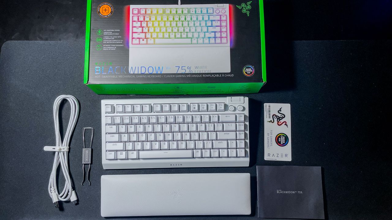 Razer BlackWidow V4 75% unboxed