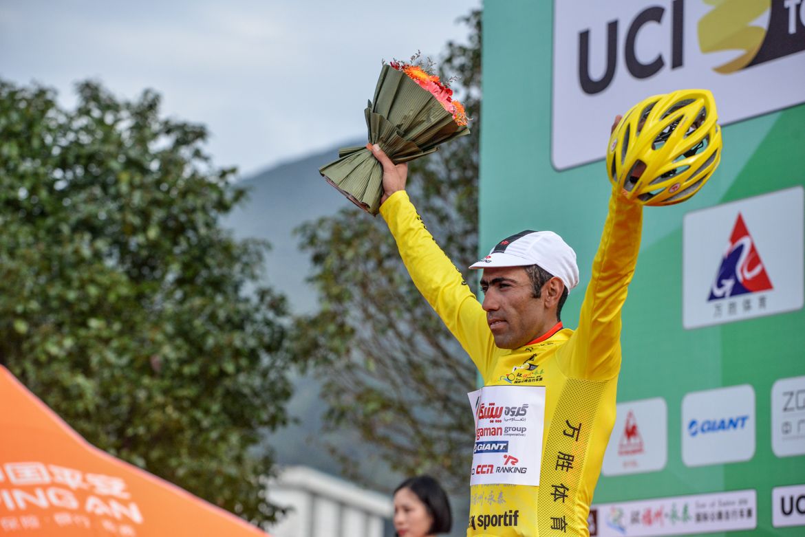 Rahim Emami (Pishgaman Giant Team) on the podium