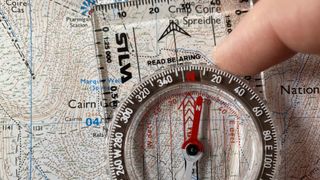 how to read a compass