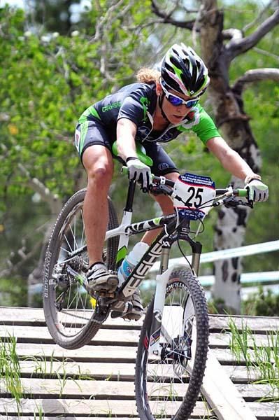 Willow Koerber (Gary Fisher/Subaru) heads down the ramp.