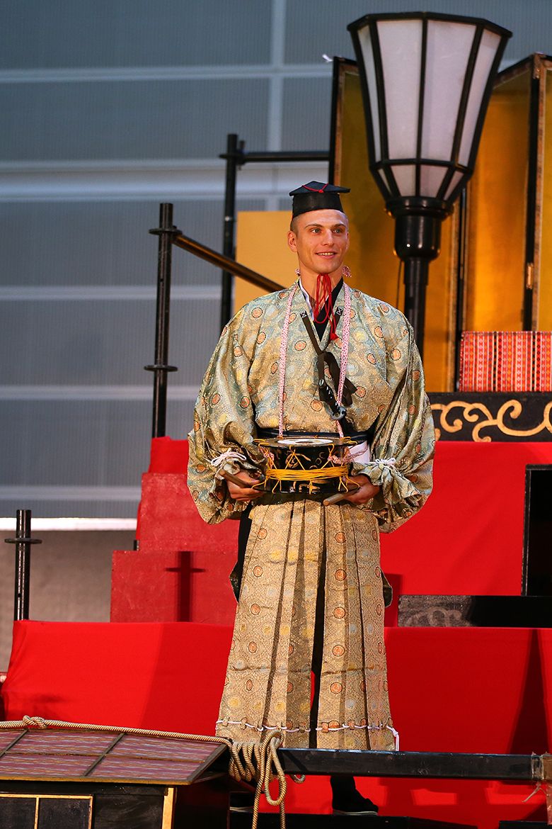 Marcel Kittel gets up on stage
