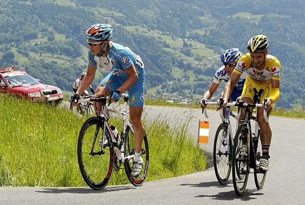 Trofimov leads the break on the way to Morzine.