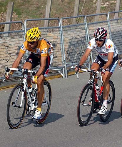 Valverde leads Sastre