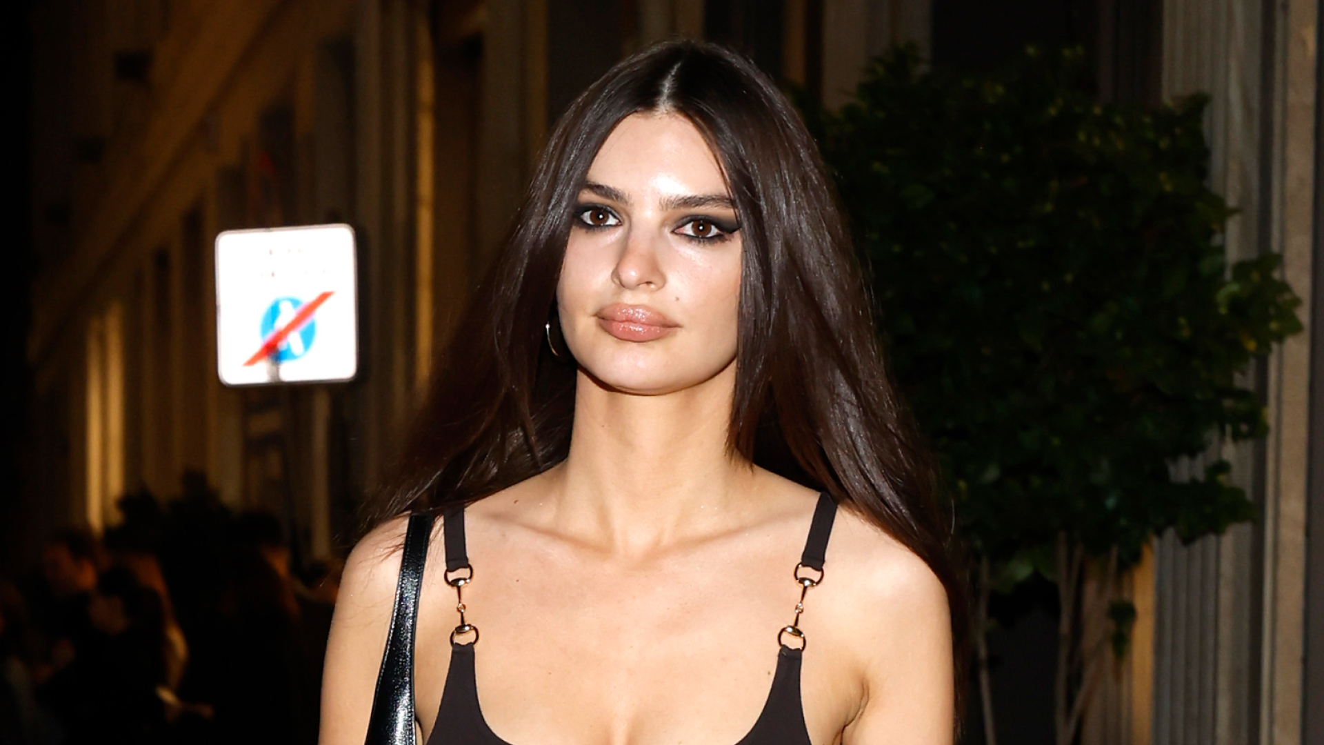 Emily Ratajkowski is seen arriving at the Gucci FW26 Dinner at Baretto on February 27, 2026 in Milan, Italy wearing a Gucci Horsebit Dress and a Jackie Slim Bag