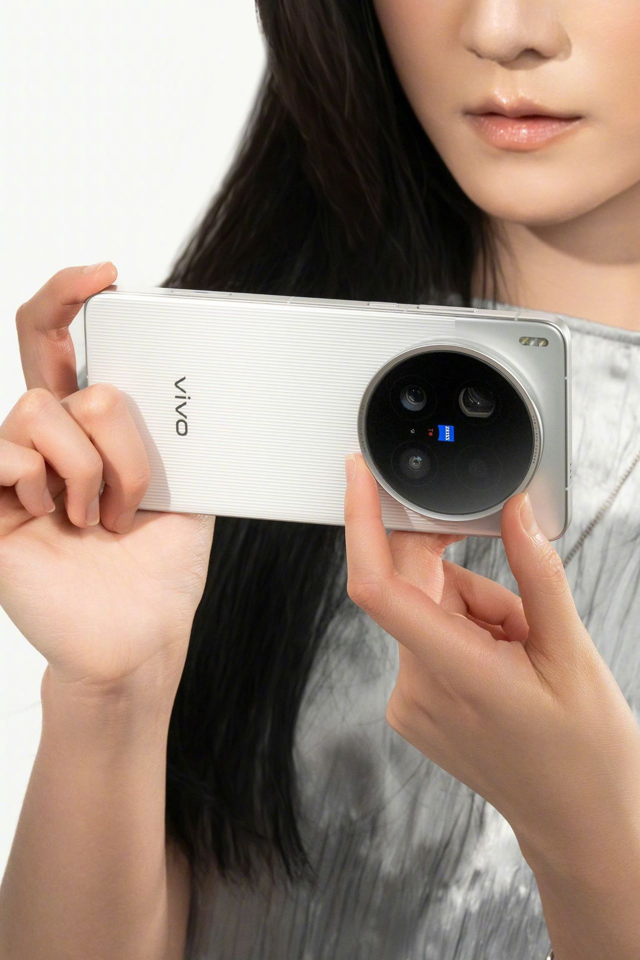 Vivo X200 Ultra brand photos