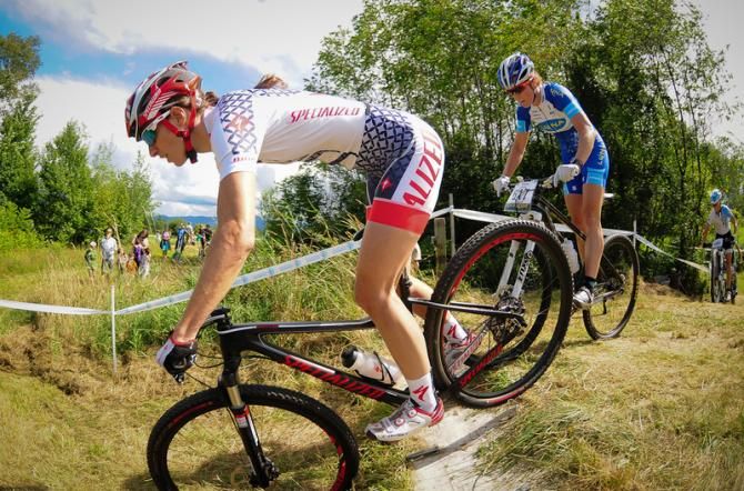 Lea Davison (Specialized) sitting in fourth position early in the contest