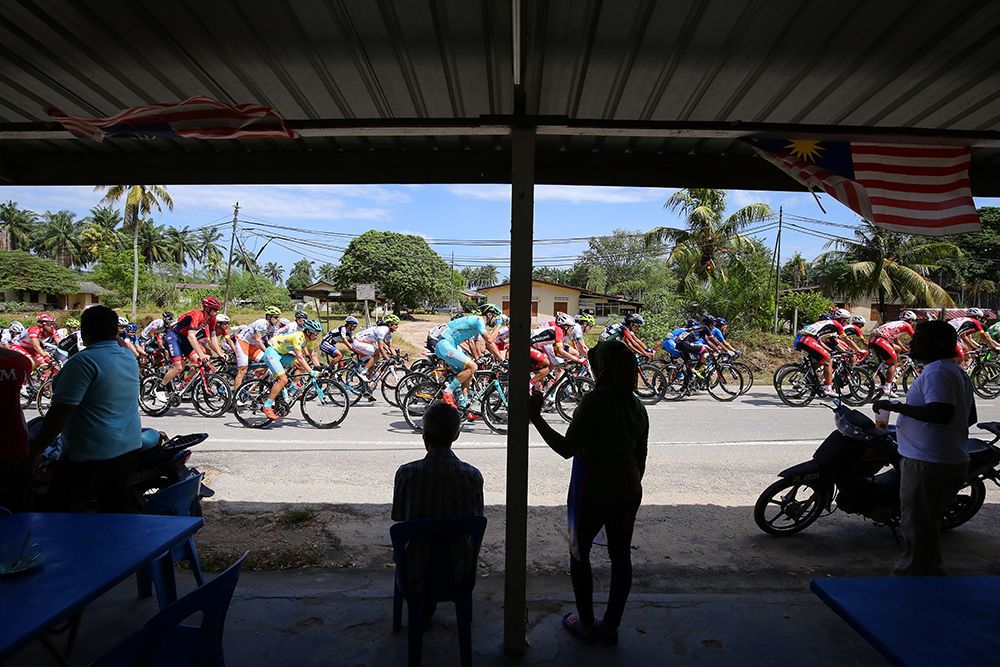 People watch the race go by