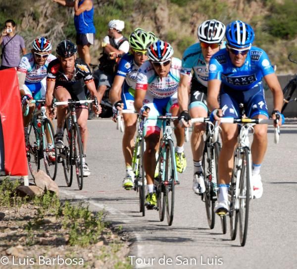 Contador sets a brisk pace on the final climb