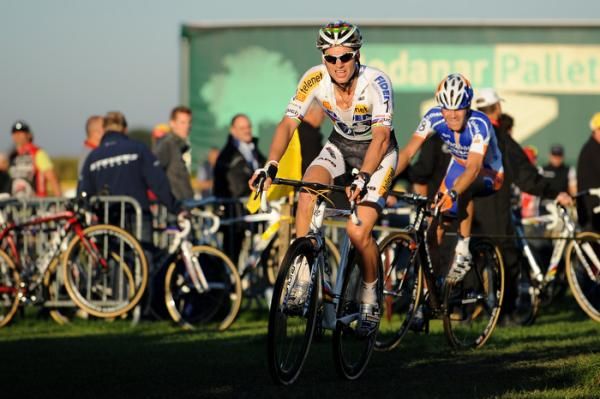 Zdenek Stybar and Bart Aernouts left the rest of the field behind