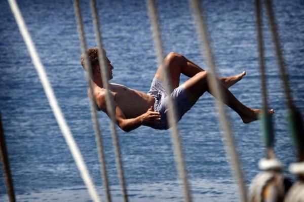 Marcel Kittel takes a dive.