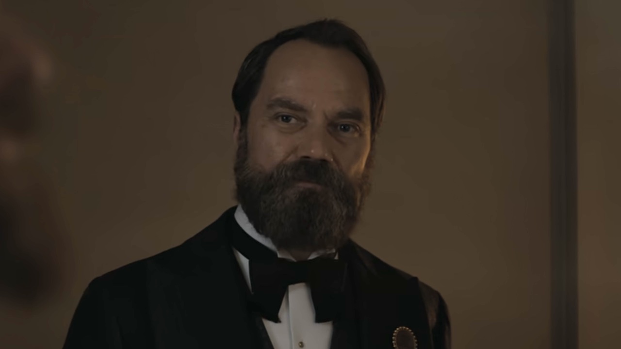 Garfield dressed well and speaking in a bathroom in Death By Lightning Episode 1