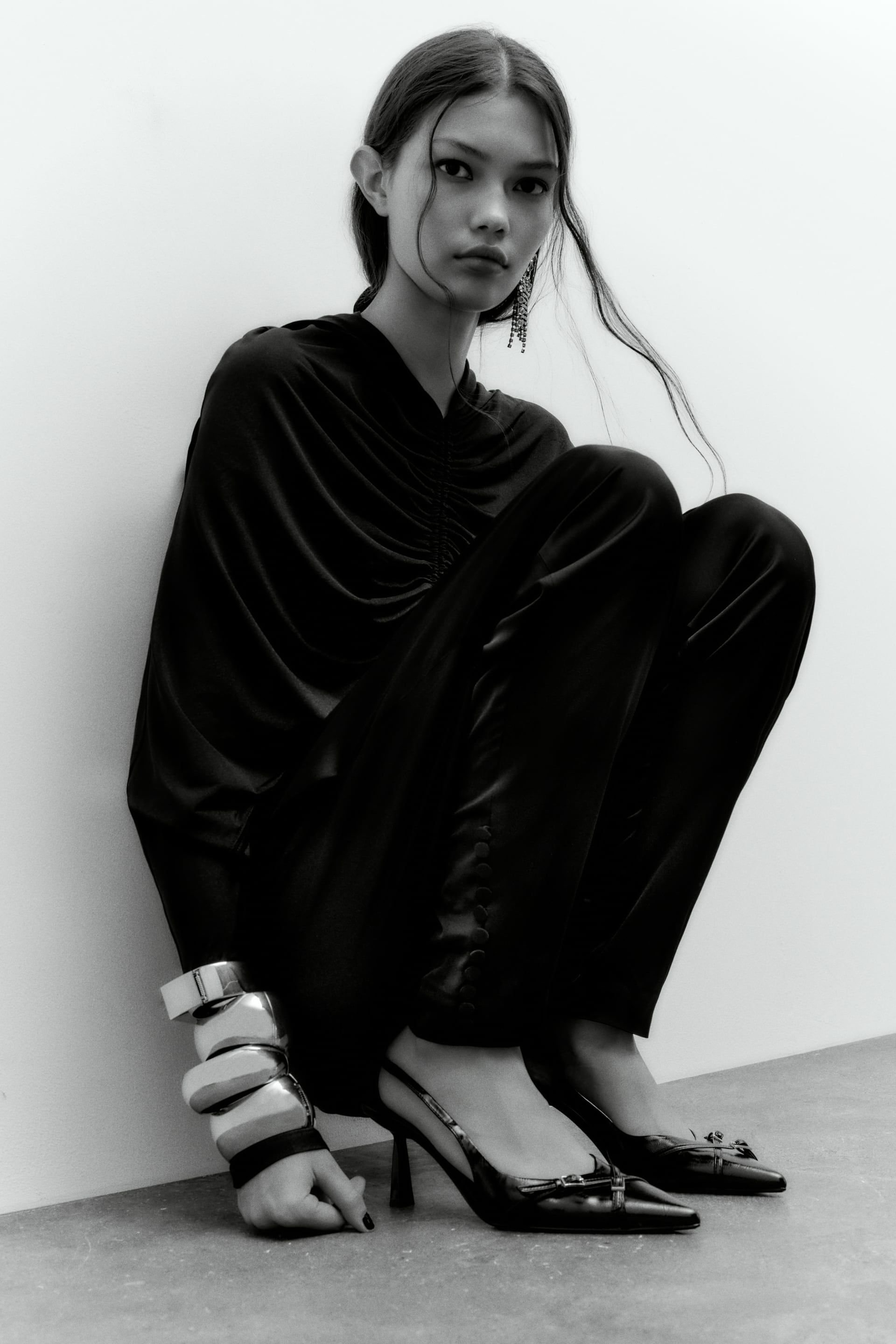 HEELED SHOES WITH BUCKLE DETAIL