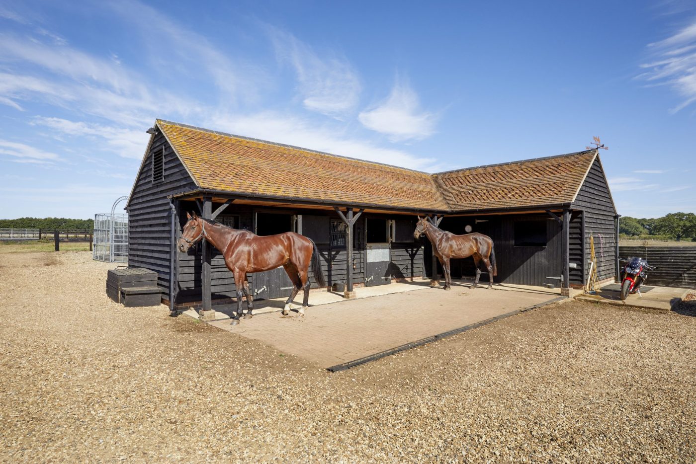 Middle-Barn-Pusey-Knight-Frank-8-scaled-e1588670890953.jpg