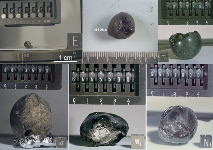 Glóbulos de vidrio encontrados en rocas lunares recolectadas por astronautas durante las misiones Apolo 15 y 16.