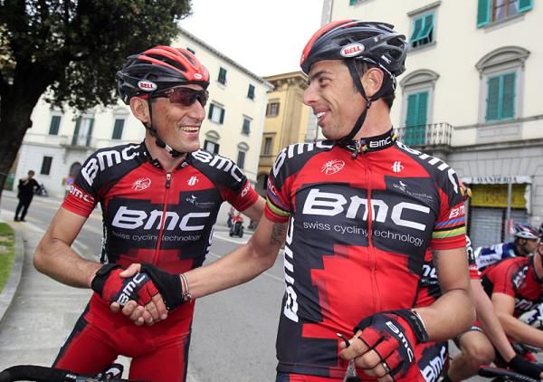 Marco Pinotti congratulates his BMC teammate Alessandro Ballan for his victory.