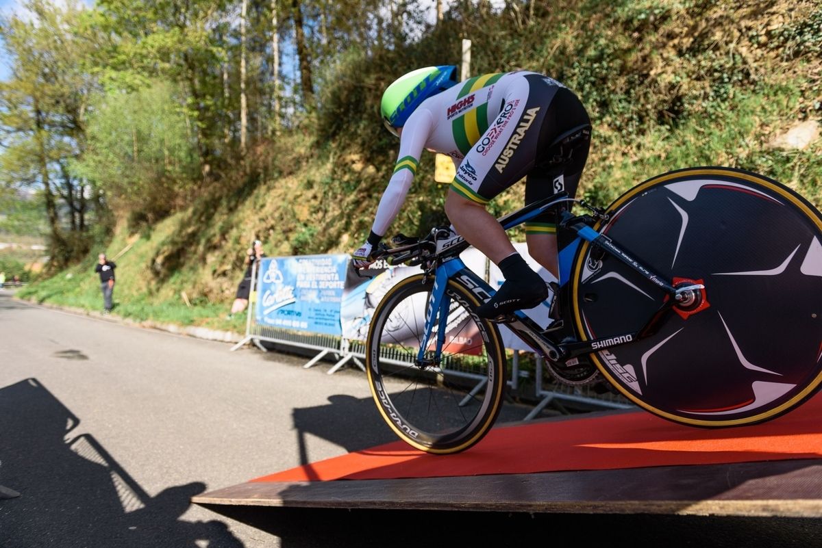 Amanda Spratt rolls out of the start house