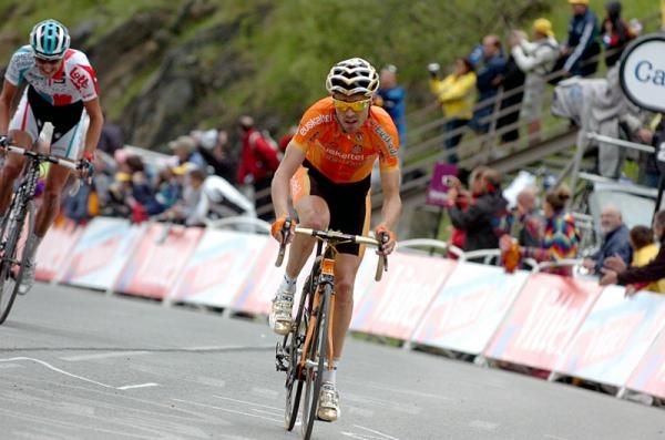 Samuel S&aacute;nchez (Euskaltel-Euskadi) has dropped his breakaway companion Jelle Vanendert and is moments away from victory.