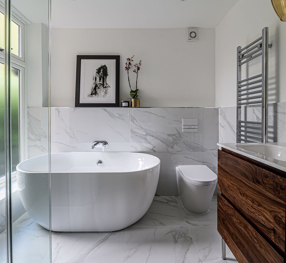 20 Stunning Black & White Bathrooms That Are Always Stylish