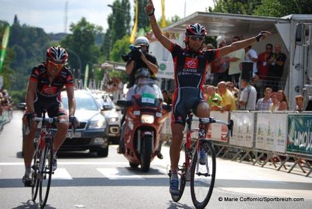 Caisse d'Epargne's David Arroyo wins stage three in St Junien.