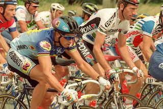 Z’s Greg LeMond rides alongside PDM’s Sean Kelly on stage 7 of the 1991 Tour de France, where LeMond used his special Scott Drop-In 2 handlebars