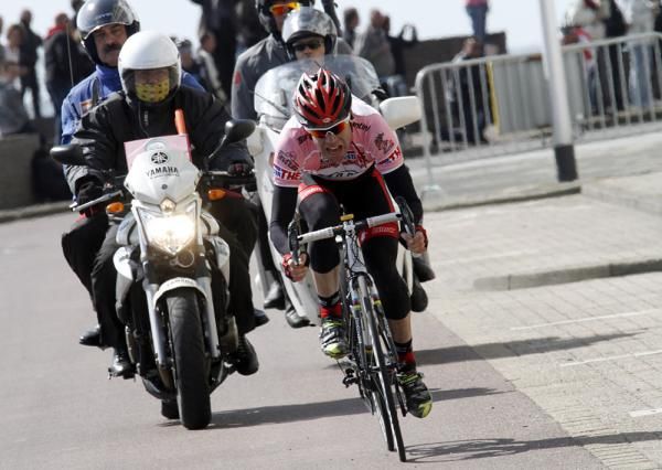 Cadel Evans (BMC) tries desperately to get to the front group.
