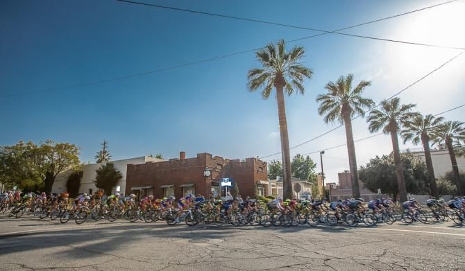 The peloton rolls through turn three.