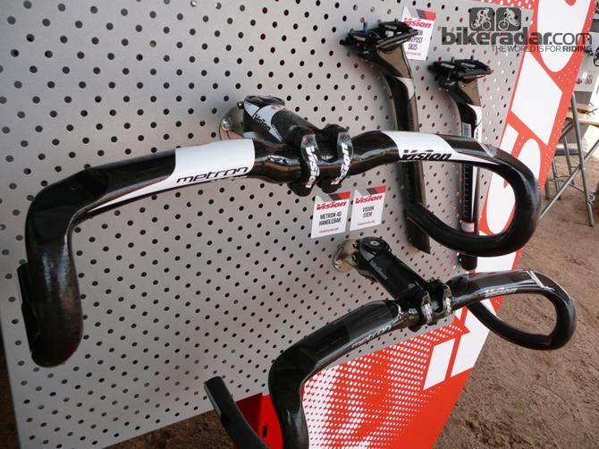 These Vision Metron bars are the American company&rsquo;s first foray into the road handlebar market and have a slight forwards and upwards sweep - a response to riders opting for smaller frames