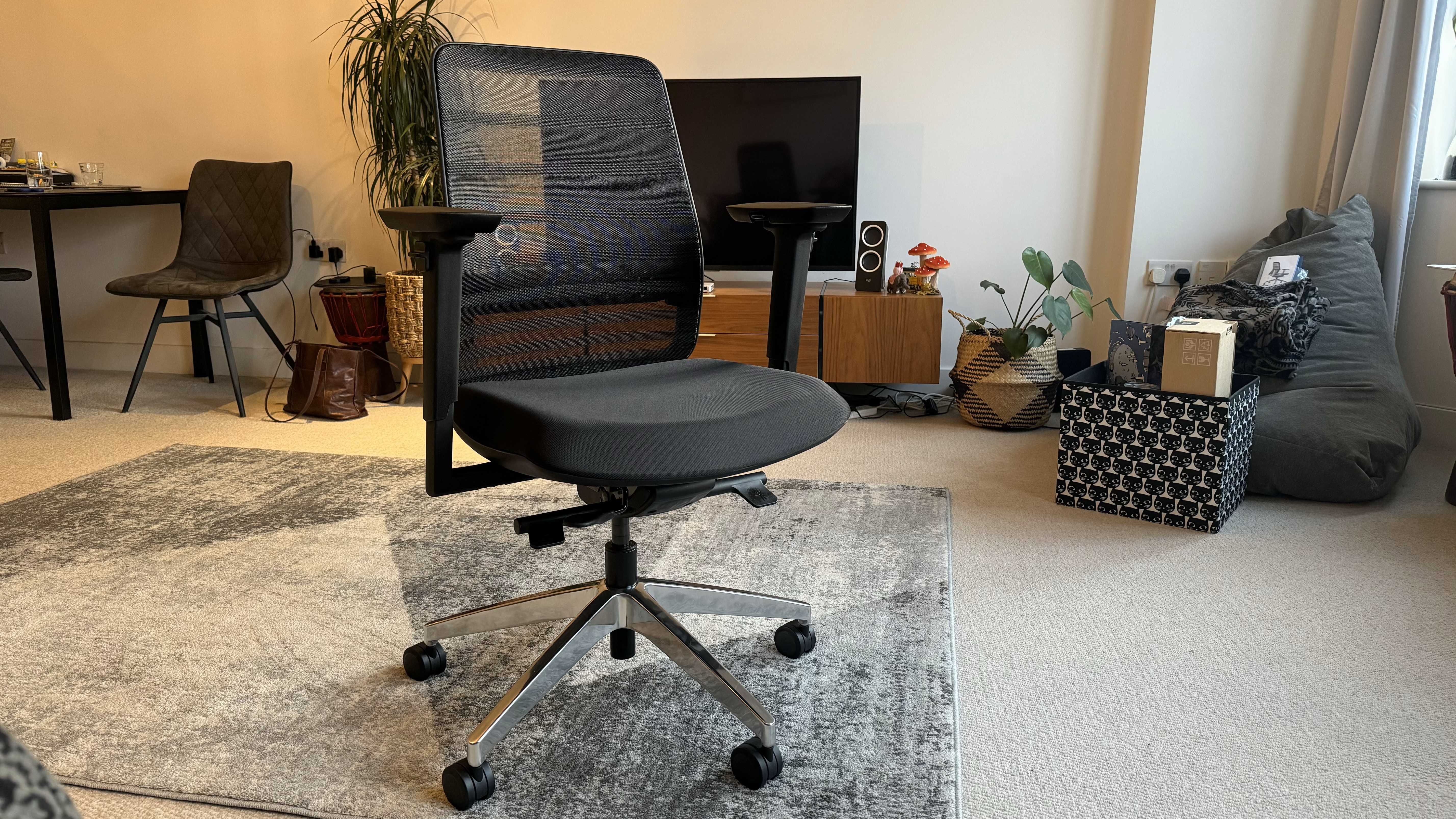 Koplus Tonique office chair during our review process