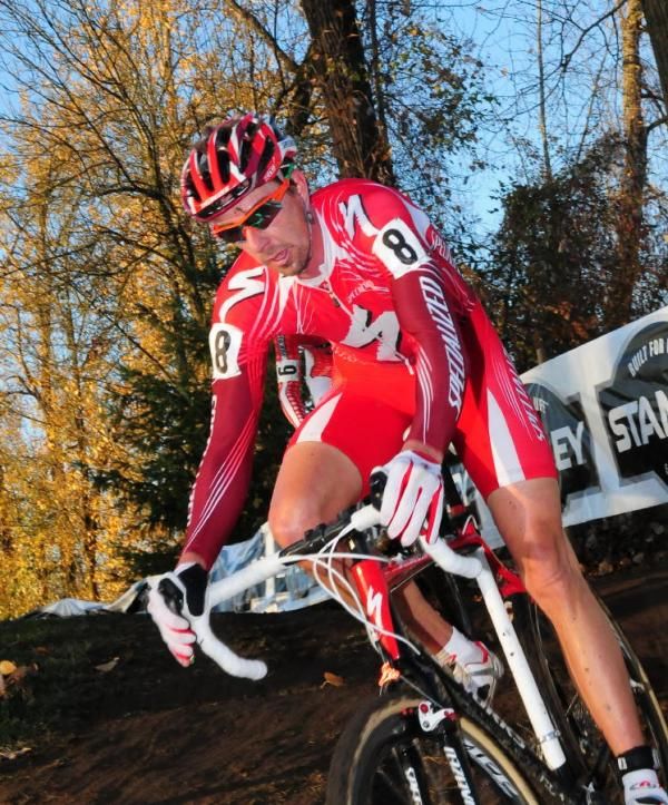 Todd Wells (Specialized) riding a downhill U-Turn.