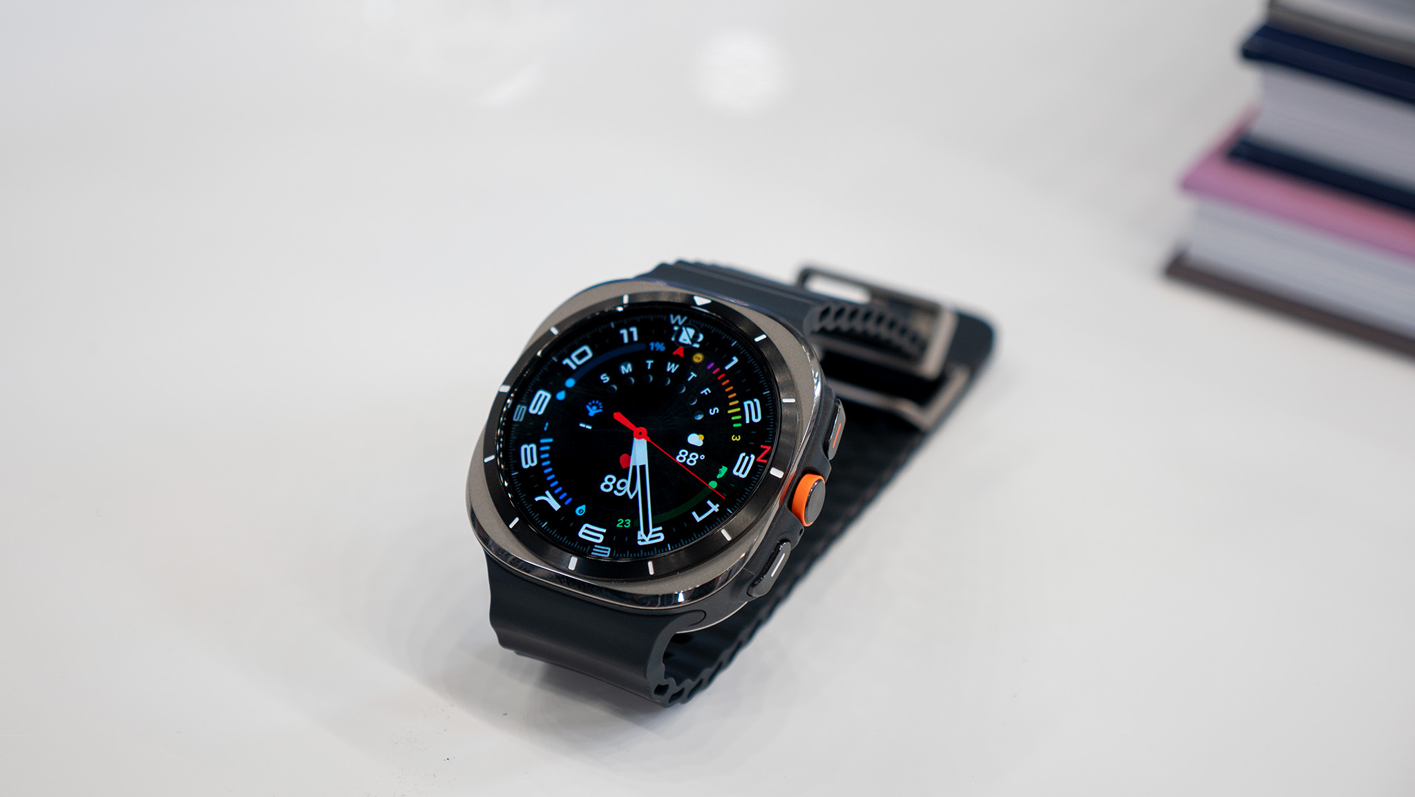 Does the Samsung Galaxy Watch Ultra support wireless charging?