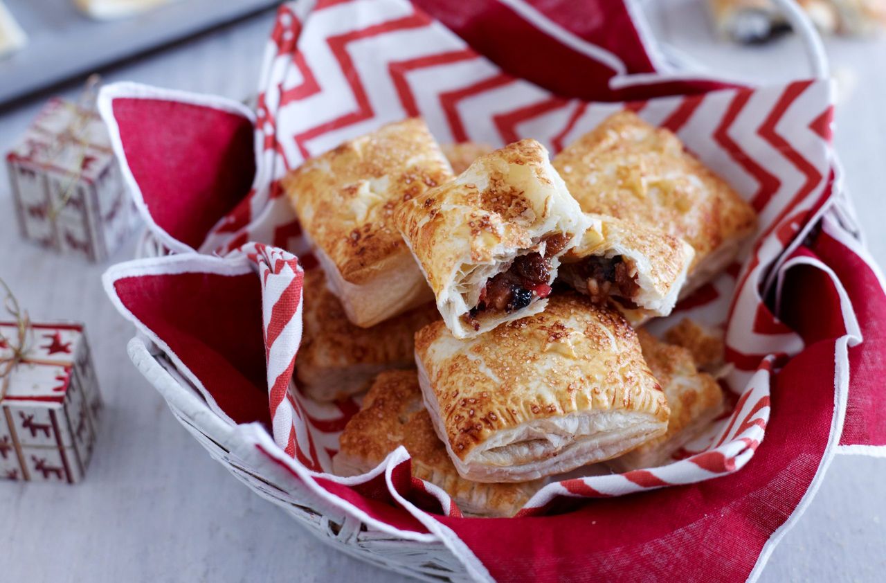 Puff pastry mince pies