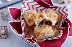 Puff pastry mince pies