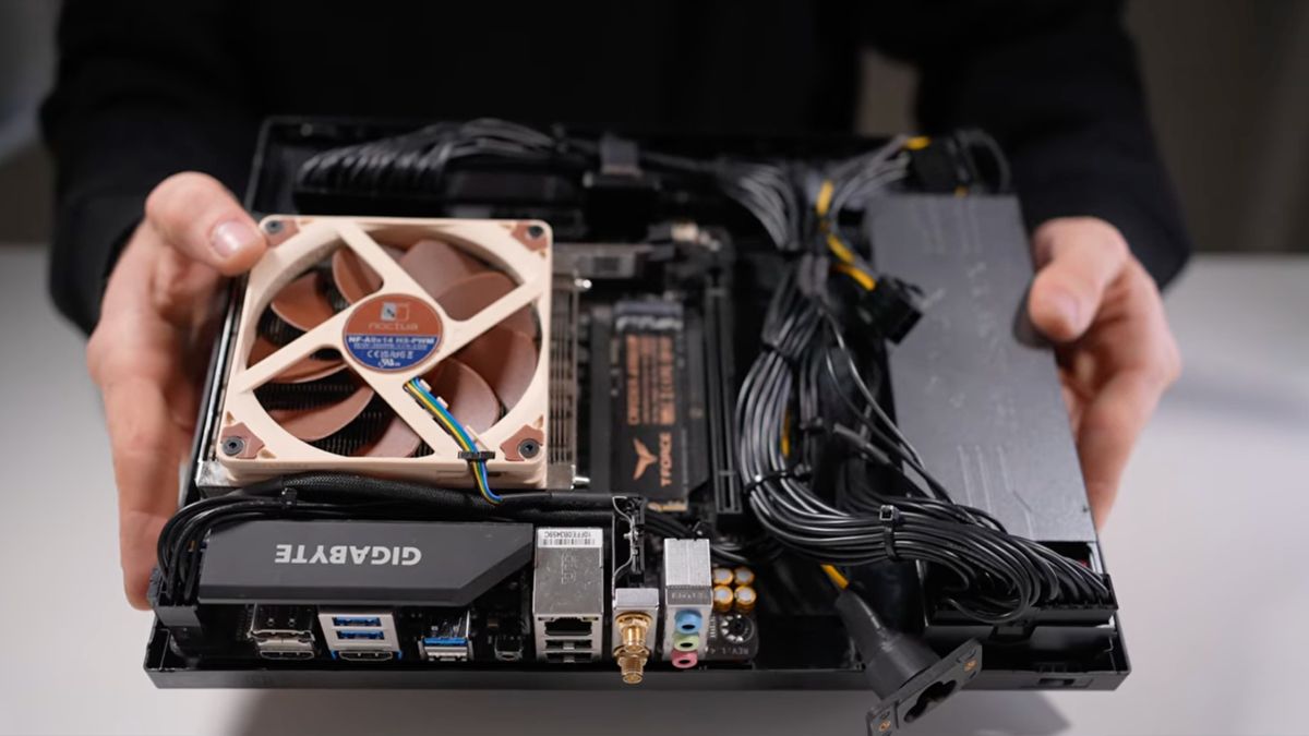 Modder converts Xbox One S into full gaming PC with RTX 3050