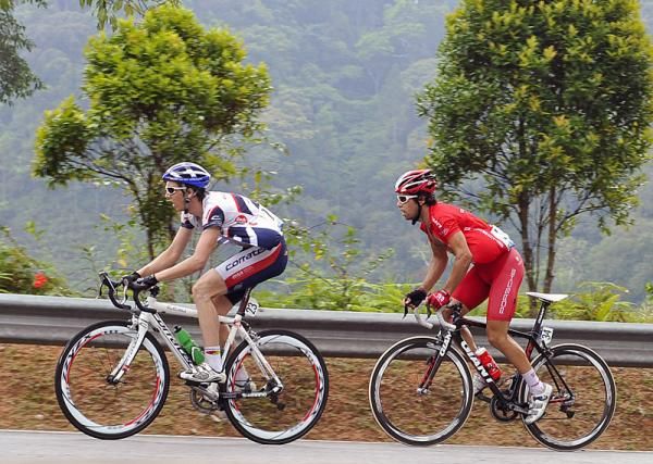 Josef Benetseder (Vorarlberg Corratec) attacked with Lachlan Norris (Drapac Porsche) at km 83.