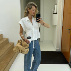 spring/summer 2025 denim trends: influencer wearing barrel leg jeans